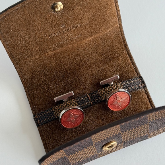 Louis Vuitton Cufflinks in case - Picture 1 of 6